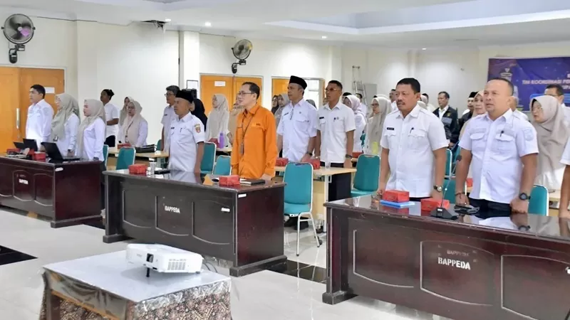 Rapat Koordinasi (Rakor) Tim Koordinasi Penanggulangan Kemiskinan (TKPK) dan Forum Data Indonesia Kabupaten Agam Tahun 2026 yang digelar di Aula Bappeda Kabupaten Agam, Lubuk Basung, Rabu (24/6/2026). (Foto: Pemkab Agam)
