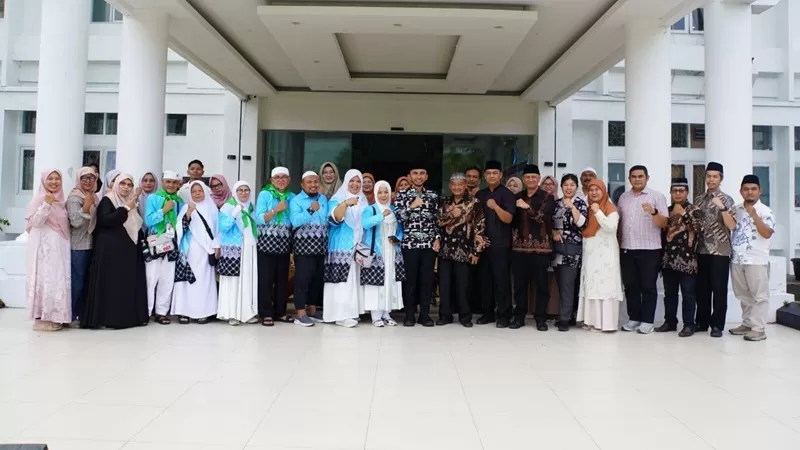 - Pemerintah Kota Padang Panjang menyambut kepulangan tujuh jemaah haji asal daerah itu yang tergabung dalam Kloter 9 Embarkasi Padang. (Foto: Pemko Padang Panjang)
