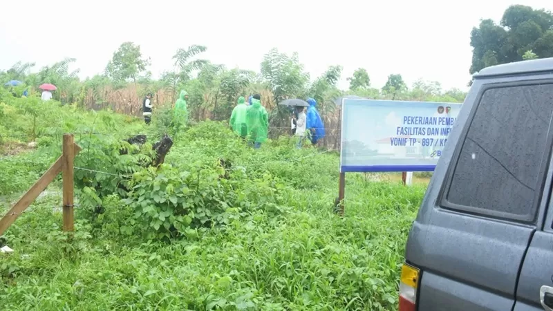  Pemerintah Kabupaten (Pemkab) Agam bersama Kedeputian III Kantor Staf Presiden (KSP) Republik Indonesia melakukan peninjauan lahan eks Hak Guna Usaha (HGU) PT Inang Sari di kawasan Padang Tongga, Nagari Manggopoh, Kecamatan Lubuk Basung, Rabu (24/6/2026). (Foto: Pemkab Agam)