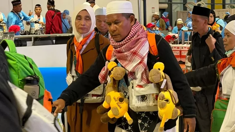  Operasional penyelenggaraan ibadah haji 1447 Hijriah/2026 Masehi memasuki hari ke-55. Hingga hari ke-13 masa pemulangan, sebanyak 85.290 jemaah dan petugas haji Indonesia atau sekitar 41,7 persen dari total peserta haji Indonesia telah tiba kembali di tanah air. (Foto: Kemenhaj)