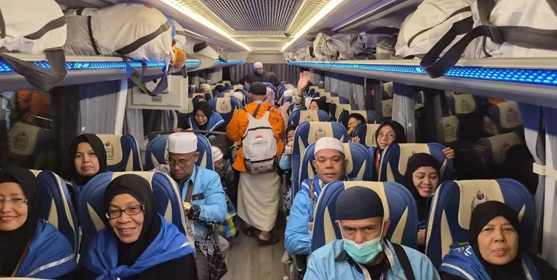  Fase kepulangan jemaah haji Indonesia tahun 1447 Hijriah/2026 Masehi resmi dimulai. Ribuan jemaah yang telah menuntaskan rangkaian utama ibadah haji kini secara bertahap kembali ke Tanah Air melalui Bandara Internasional King Abdul Aziz, Jeddah.  (Foto: Kemenhaj)