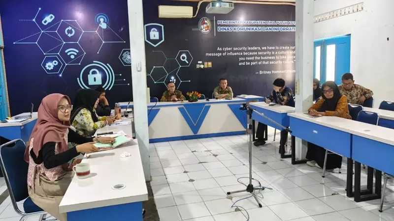Diskominfo Kabupaten Lima Puluh Kota turut mengikuti Sosialisasi Pemerintah Digital (Pemdi) yang diselenggarakan oleh Kementerian Pendayagunaan Aparatur Negara dan Reformasi Birokrasi (KemenPANRB) secara daring melalui Zoom Meeting, Kamis (25/6/2026). (Foto: Pemkab Lima )