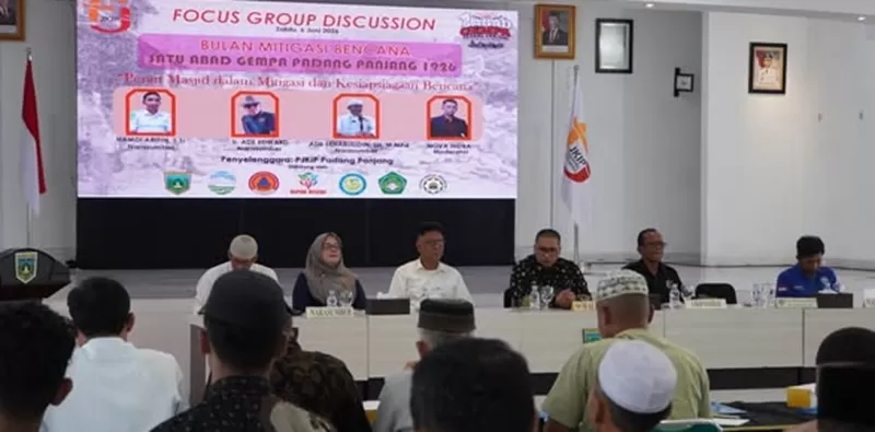 Focus Group Discussion (FGD) Bulan Mitigasi Bencana Satu Abad Gempa Padang Panjang 1926 yang mengangkat tema 