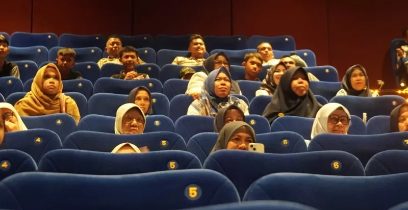 Suasana penuh keceriaan mewarnai kegiatan wisata inklusif yang diikuti 70 anak disabilitas Kota Padang Panjang saat menyaksikan film 