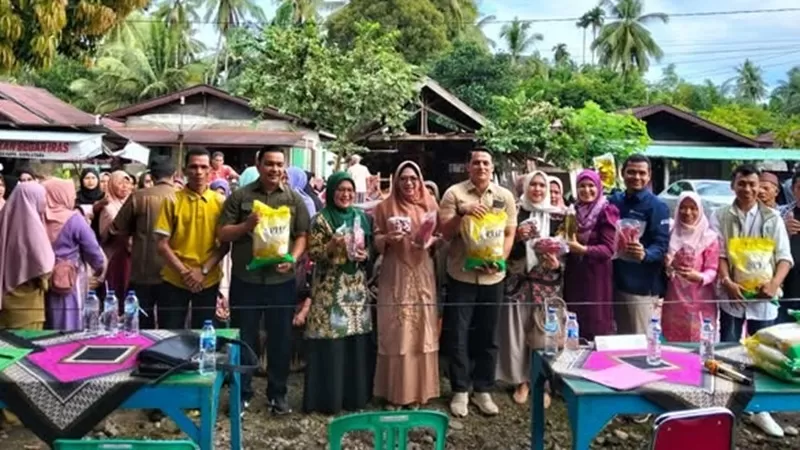 Antusiasme masyarakat mewarnai pelaksanaan Gerakan Pangan Murah (GPM) yang digelar Pemerintah Kabupaten Pasaman Barat bersama Kantor Perwakilan Bank Indonesia Provinsi Sumatera Barat dan Perum Bulog Cabang Bukittinggi. (Foto: Pemkab Pasbar)
