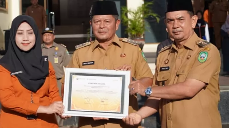 Pemerintah Kabupaten (Pemkab) Pasaman bersama Badan Pusat Statistik (BPS) Kabupaten Pasaman resmi mencanangkan sekaligus menggelar Apel Siaga Sensus Ekonomi 2026 (SE2026) di halaman Kantor Bupati Pasaman, Senin (15/6/2026).  (Foto: Pemkab Pasaman)