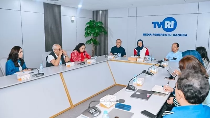 Menteri Komunikasi dan Digital Meutya Hafid usai menghadiri acara Semarak Bola Gembira TVRI: Konser Menyambut Piala Dunia FIFA 2026 di Kantor Pusat TVRI Nasional, Senayan, Jakarta Pusat, Kamis (11/06/2026). (Foto: Komdigi)
