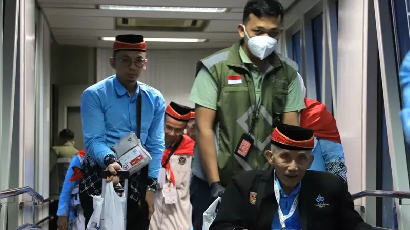  Sebanyak 391 jemaah dan petugas haji yang tergabung dalam Kelompok Terbang (Kloter) 07 Debarkasi Padang telah kembali ke Tanah Air melalui Bandara Internasional Minangkabau (BIM), Kamis (12/6/2026) pagi.  (Foto: Kemenhaj Sumbar)