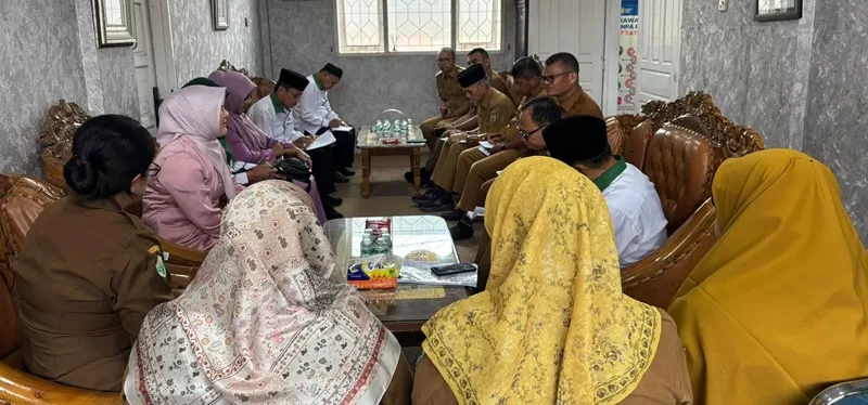 Berbagai organisasi perangkat daerah (OPD) dan instansi terkait menggelar rapat koordinasi di Ruang Rapat Dinas Kesehatan, Selasa (2/6/2026). (Foto: Pemko Padang Panjang)