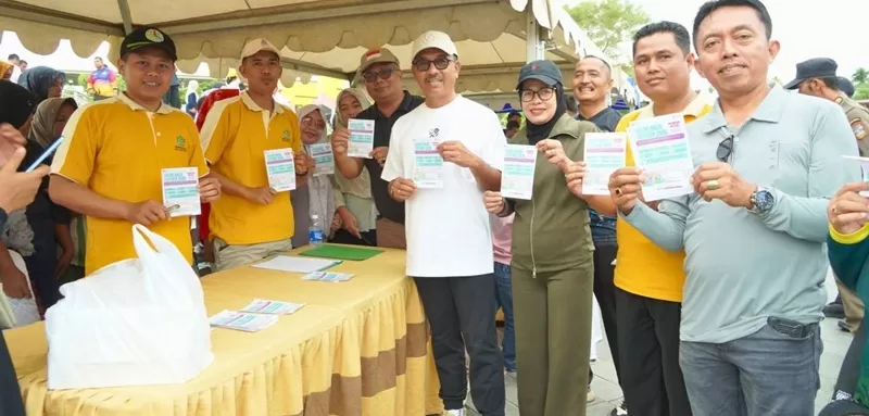 Sosialisasi mengenai program tersebut dilaksanakan secara serentak di tiga kecamatan, yakni Kecamatan Sangir, Kecamatan Sungai Pagu, dan Kecamatan Sangir Jujuan. Kegiatan berlangsung bertepatan dengan pelaksanaan Car Free Day (CFD) rutin pada Minggu (7/6/2026). (Foto: Pemkab Solsel)