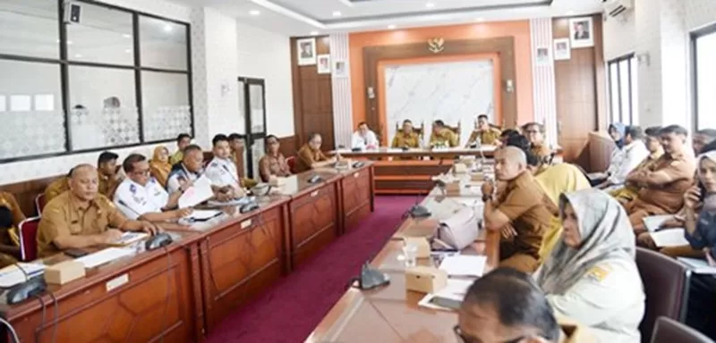 Rapat Evaluasi PAD Kota Pariaman yang dipimpin langsung oleh Wali Kota Pariaman Yota Balad didampingi Wakil Wali Kota Mulyadi di Ruang Rapat Wali Kota Pariaman, Selasa (2/6/2026) pagi. (Foto: Pemko Pariaman)