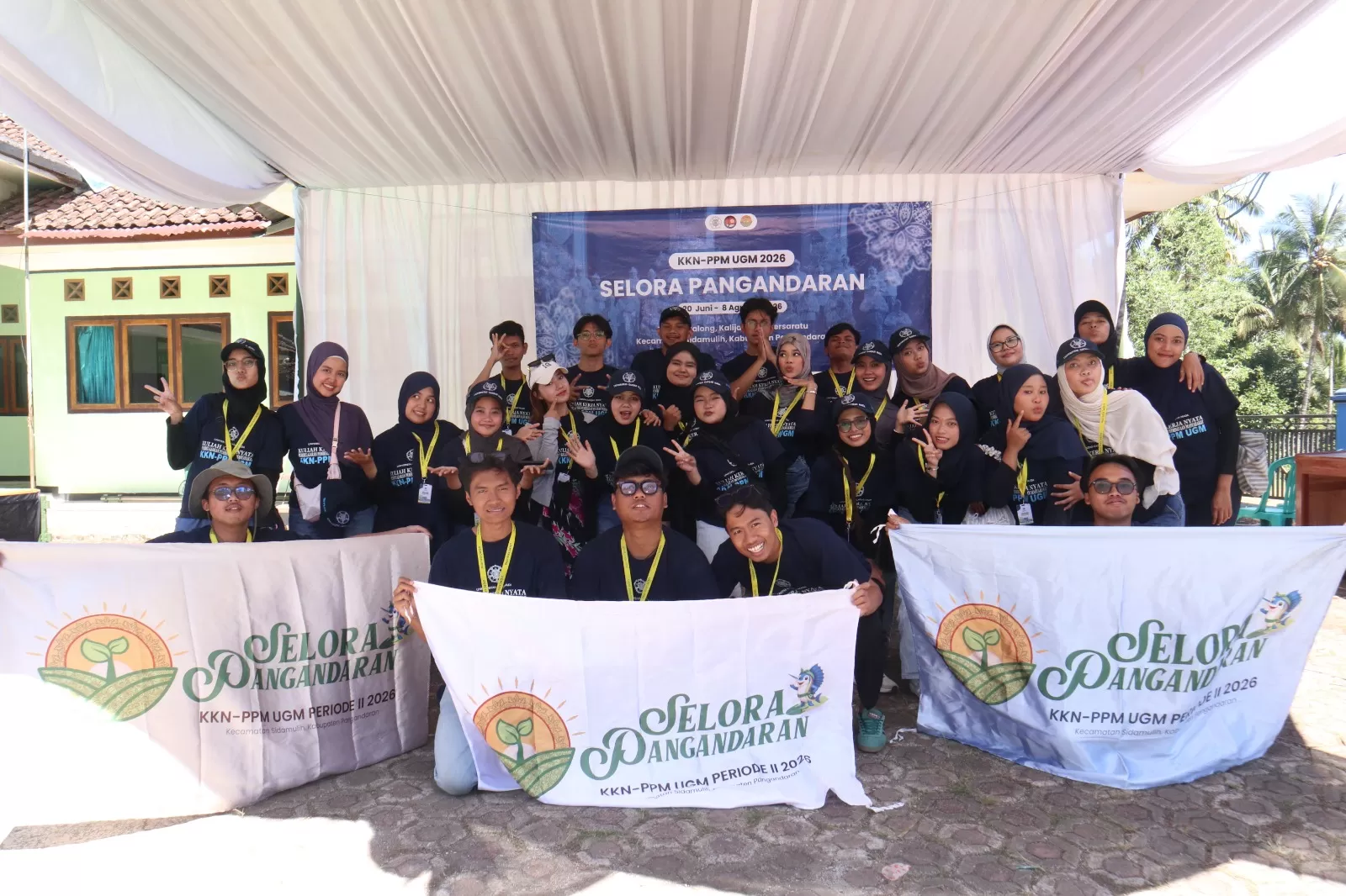 Mahasiswa KKN Universitas Gadjah Mada Selora Pangandaran Sub Unit Kalijati bersama masyarakat Desa Kalijati mengikuti Festival Kreasi Pangan Lokal bertajuk 
