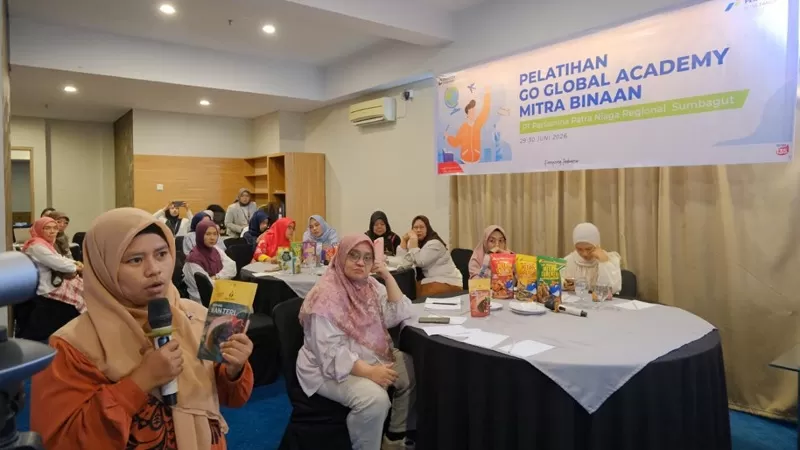 Peserta Go Global Academy mengikuti pelatihan yang diselenggarakan Pertamina Patra Niaga Regional Sumbagut bekerja sama dengan Universitas Riau di Pekanbaru, tanggal 29 hingga 30 Juni 2026. Program ini membekali UMKM dengan pengetahuan mengenai standardisasi produk, legalitas usaha, branding, ESG, hingga kesiapan ekspor. (Dok. PPN Sumbagut)