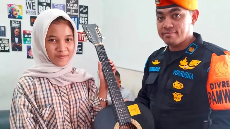 Berbagai barang milik penumpang yang tertinggal di kereta api maupun area stasiun diamankan petugas KAI Divre II Sumbar sebelum dikembalikan kepada pemiliknya melalui sistem Lost and Found. (Dok. KAI)