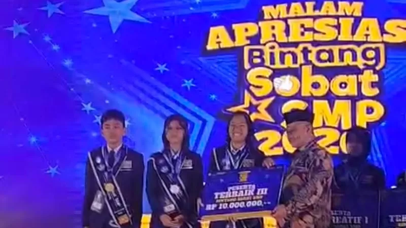 Andrew dari SMP Negeri 2 Padang berhasil meraih predikat Terbaik I Bintang Sobat SMP Tingkat Nasional Tahun 2026 pada ajang yang berlangsung pada tanggal 7 hingga 10 Juli 2026 di Hotel Atria Gading Serpong, Kabupaten Tangerang, Banten. (Dok. Istimewa)