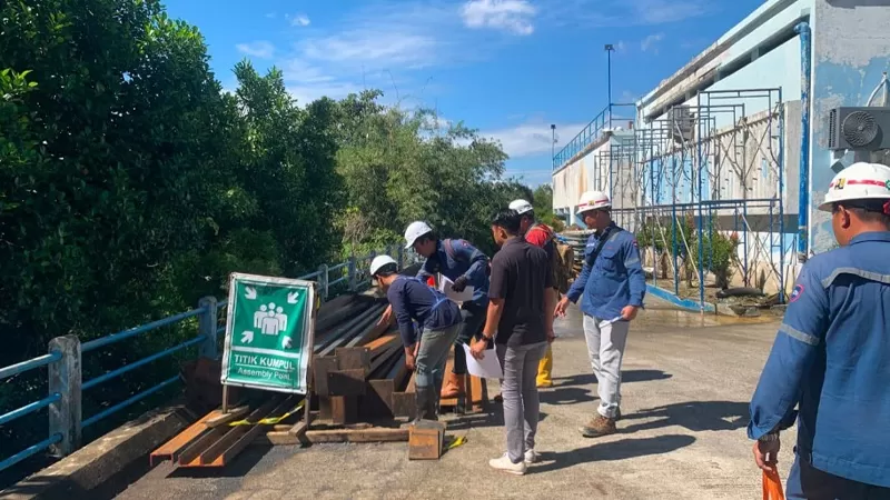 Perbaikan pipa saluran air PDAM Padang. (Dok. Perumda Air Minum)