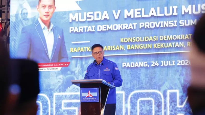 Mulyadi kembali dipercaya memimpin DPD Partai Demokrat Sumatera Barat setelah terpilih secara aklamasi dalam Musda V melalui Musdalub yang berlangsung di Kota Padang, Jumat (24/7/2024) malam. (Dok. Bakomstrada Demokrat Sumbar)