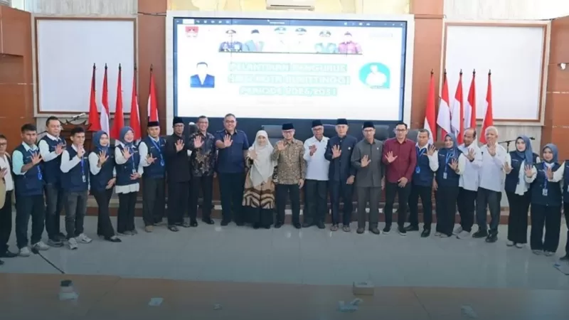 Pengurus Serikat Media Siber Indonesia (SMSI) Kota Bukittinggi periode 2026–2031 resmi dilantik dalam sebuah acara yang digelar di Aula Balai Kota Bukittinggi, Sabtu (4/7/2026). (Foto: Pemko Bukittinggi)