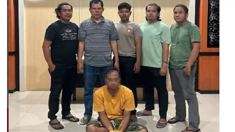 Seorang pria berinisial BZ (44) diamankan setelah polisi melakukan penggerebekan di sebuah rumah yang diduga menjadi lokasi penyimpanan narkoba. (Foto: Polres Pessel)