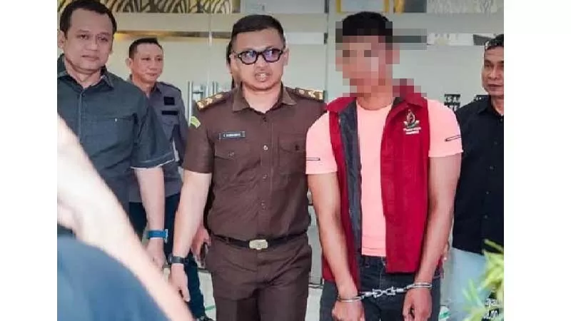 im Burung Hantu Kejaksaan Tinggi (Kejati) Sumatera Barat berhasil mengakhiri pelarian seorang terpidana kasus pencabulan terhadap anak di bawah umur yang masuk Daftar Pencarian Orang (DPO) Kejaksaan Negeri Payakumbuh.  (Foto: Kejati Sumbar)