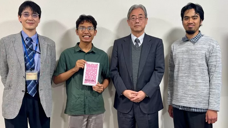 Mahasiswa Program Studi Teknik Komputer, Fakultas Teknologi Informasi (FTI) UNAND, Rayhan Habibi, yang berhasil mengembangkan prototipe sistem diagnosis berbasis kecerdasan buatan (Artificial Intelligence/AI) selama mengikuti program akademik di Ibaraki University, Jepang. (Foto: Unand)