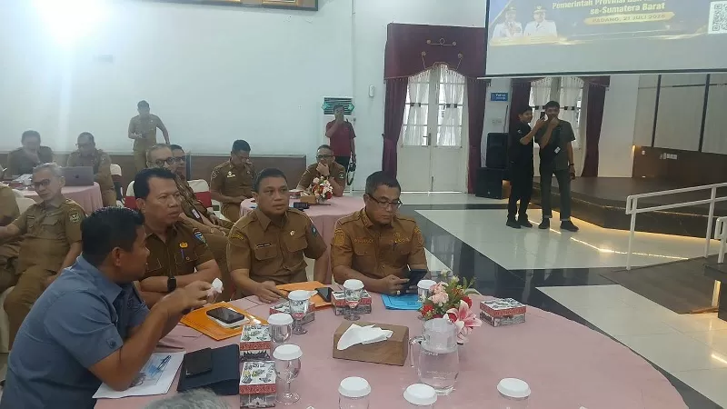 Sekretaris Daerah Kota Payakumbuh, Rida Ananda, saat mengikuti rapat koordinasi bersama Gubernur Sumatera Barat di Padang, Selasa (21/7/2026). (Foto: Pemko Payakumbuh)
