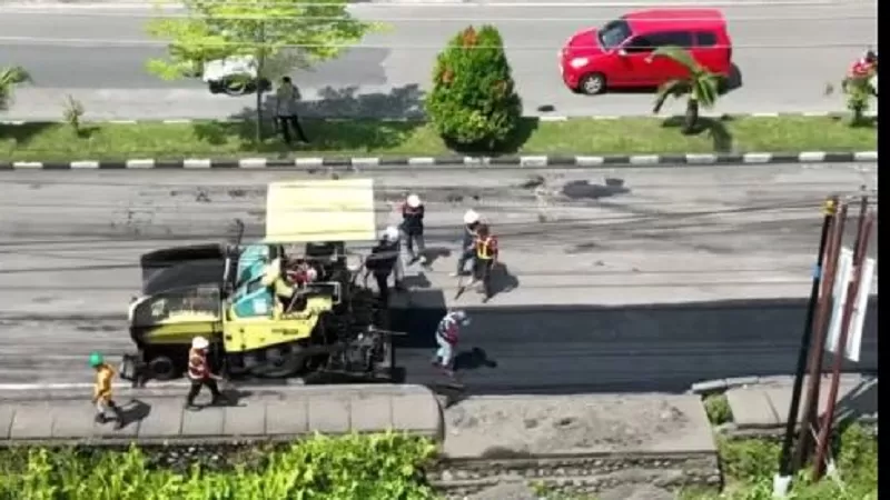 BPJN Sumatera Barat mulai melaksanakan pekerjaan preservasi jalan dan jembatan di ruas nasional Lubuk Alung–Pariaman–Padang Sawah. (Foto: BPJN Sumbar)