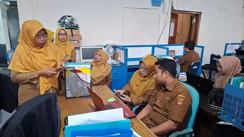 Pemerintah Kabupaten Agam mempercepat digitalisasi penatausahaan keuangan daerah dengan menerapkan Sertifikat Elektronik (SE) sebagai identitas digital bagi aparatur sipil negara (ASN) dalam penggunaan Tanda Tangan Elektronik (TTE).  (Foto: Pemkab Agam)