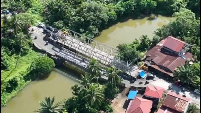 Jembatan Jeruai di Kecamatan Bungus Teluk Kabung, Kota Padang, ditargetkan kembali difungsikan pada 14 Agustus 2026.  (Foto: BPJN Sumbar)