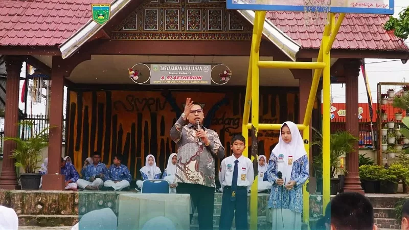 Wali Kota Padang Panjang, Hendri Arnis, saat mengunjungi SMP Negeri 1 Padang Panjang, Jumat (31/7/2026). (Foto: Pemko Padang Panjang)