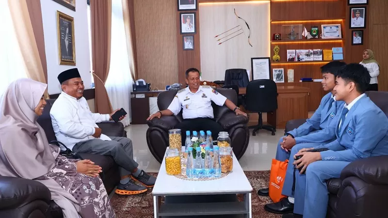 Tim ICBS saat melakukan kunjungan silaturahmi ke Pemerintah Kota Payakumbuh. Rombongan diterima Wali Kota Payakumbuh Zulmaeta melalui Wakil Wali Kota Elzadaswarman di ruang kerja Wakil Wali Kota, Rabu (8/7/2026). (Foto: Pemko Payakumbuh)
