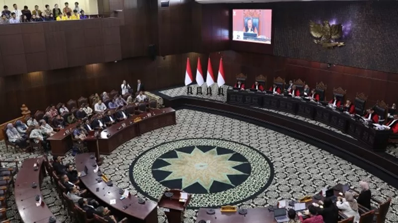 Sidang Pengucapan Putusan di Mahkamah Konstitusi, Kamis (30/7/2026). Ketua MK Suhartoyo menyatakan Penjelasan Pasal 22 ayat (3) UU APBN 2026 tetap memiliki kekuatan hukum mengikat secara bersyarat sepanjang hanya berlaku untuk APBN 2026. (Foto: MK)