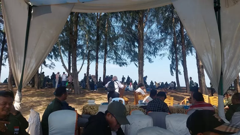 Peringatan Hari Mangrove Sedunia 2026 di Desa Wisata Ampiang Parak, Kecamatan Sutera, Kabupaten Pesisir Selatan, dimanfaatkan sebagai momentum untuk memperkuat komitmen bersama dalam menjaga kelestarian ekosistem mangrove, Minggu (26/7/2026).
