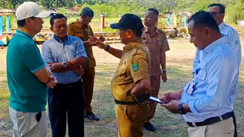 Bupati John Kenedy Azis menerima kunjungan Pendiri sekaligus CEO PT El John Indonesia, Johnnie Sugiarto, bersama rombongan di Kantor Bupati Padang Pariaman, Selasa (7/7/2026).