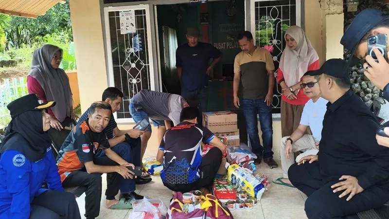 Wakil Bupati Pasaman Barat, M. Ihpan, meninjau langsung lokasi banjir pada Minggu (26/72026). (Foto: Pemkab Pasbar)