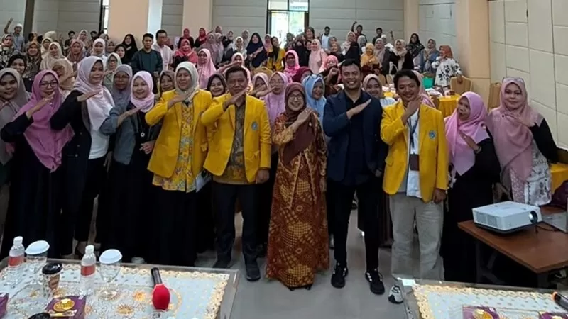  Focus Group Discussion (FGD) bertajuk “Transformasi Digital dan Ketahanan Sosial Pasca Pandemi: Studi Komparatif Pemberdayaan Masyarakat di Indonesia dan Asia Tenggara” yang digelar di Hotel UNP. (Foto: UNP)