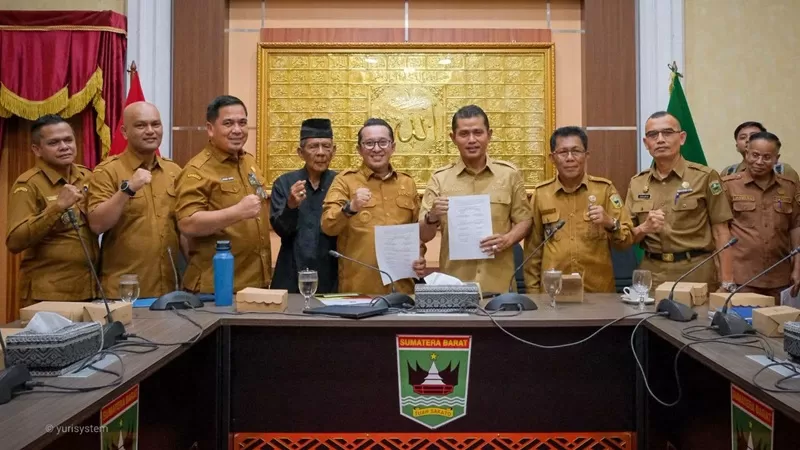 Pembahasan berlangsung dalam rapat yang digelar di ruang rapat Istana Gubernur Sumatera Barat, Padang, Senin (6/7/2026).  (Foto: Pemkab Tanah Datar)
