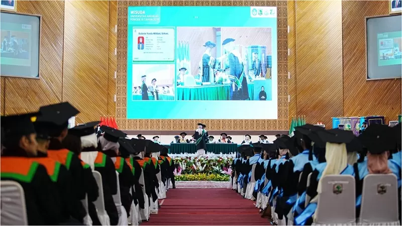 Universitas Andalas (UNAND) menutup rangkaian Wisuda Periode III Tahun 2026 dengan mengukuhkan sebanyak 1.389 lulusan.  (Foto: Unand)