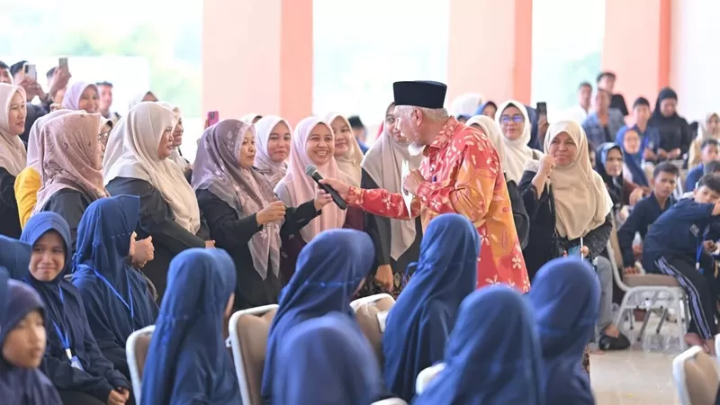 Suasana Open House dan MPLS Tahun Ajaran 2026/2027 di Sekolah Rakyat Terintegrasi 3 Dharmasraya berlangsung penuh antusias. (Foto: Pemprov Sumbar)