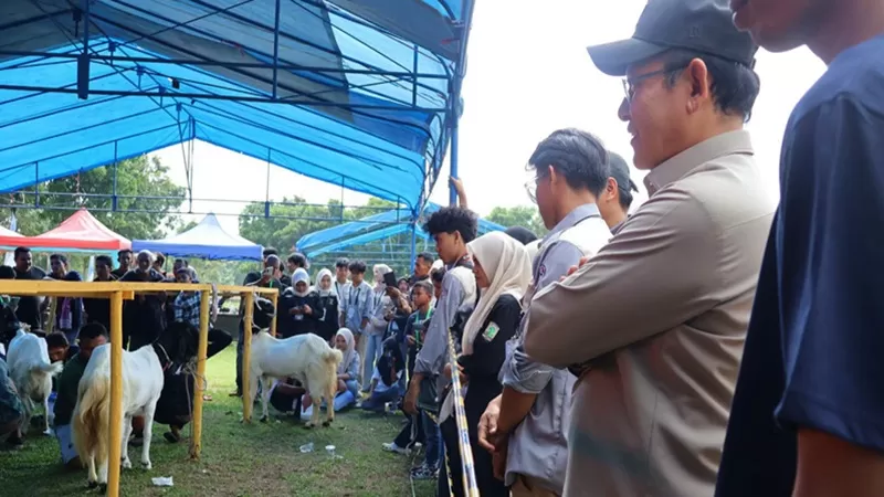  Wali Kota Payakumbuh Zulmaeta saat membuka Kontes Kambing Seni Peranakan Etawa (PE) Wali Kota Cup 2026 yang digelar di Lapangan Kampus Universitas Andalas (Unand) Payakumbuh, Minggu (2/8/2026). (Foto: Pemko Payakumbuh)