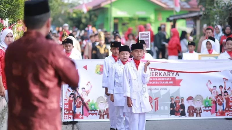 Pawai Alegoris ke-5 di Kota Solok tidak hanya menghadirkan kemeriahan peringatan HUT ke-81 Kemerdekaan Republik Indonesia. Kegiatan yang berlangsung di SDN 06 Kelurahan Tanah Garam, Sabtu (29/8/2026). (Foto: Pemko Solok)