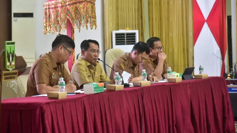 Rapat evaluasi kegiatan dan anggaran Tahun 2026 digelar di Hall IKK Padang Pariaman, Senin (10/8/2026). (foto: Pemkab Padang Pariaman)