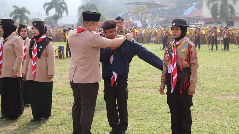 Pelepasan dipimpin langsung oleh Wakil Wali Kota Sawahlunto, Jefffry Hibatullah, bertepatan dengan pelaksanaan apel bulanan Aparatur Sipil Negara (ASN) di lingkungan Pemerintah Kota Sawahlunto, Senin (3/8/2026), di Lapangan Bola Kaki Kota Sawahlunto. (Foto: Pemko Sawahlunto)