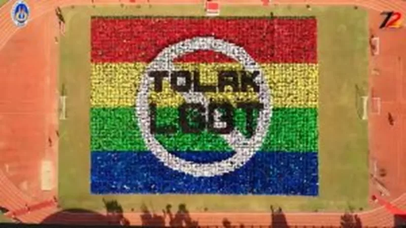 Perhatian terhadap papermob UNP datang dari akun Instagram milik politisi Atalia Praratya, @ataliapr. Akun tersebut membagikan ulang penampilan papermob sekaligus memberikan pujian terhadap konsep yang ditampilkan. (Foto: UNP)