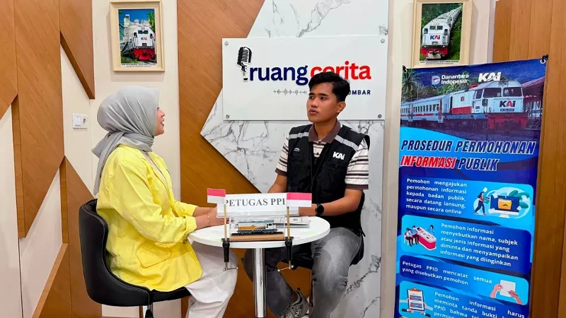 KAI Divre II Sumatera Barat (Sumbar) menyediakan layanan PPID melalui kanal tatap muka dan digital serta fasilitas pelayanan bagi penyandang disabilitas untuk memperluas akses informasi publik. (Dok. Humas KAI)