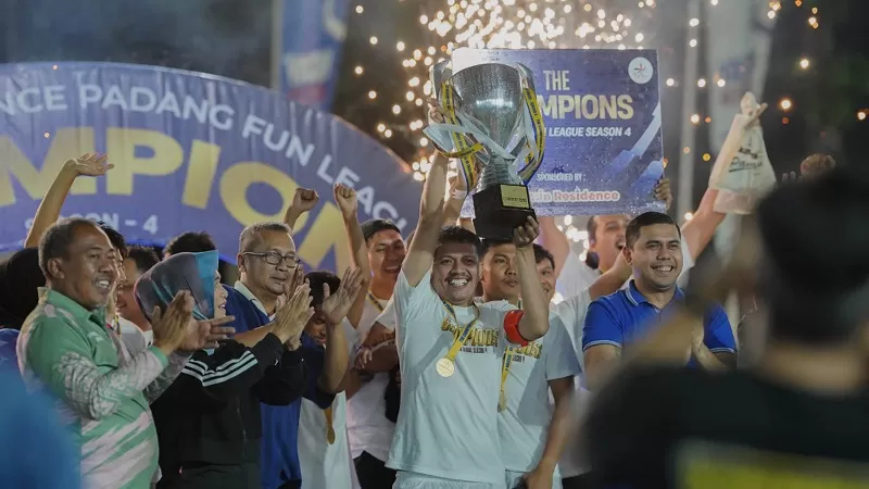 BGH FC berhasil mempertahankan gelar juara Padang Fun League dengan mengalahkan Mankuto Alam 3-0 pada Padang Fun League Season 4 di KSMR Prayoga Taplau, Rabu (5/8/2026) lalu. (Dok. BGH FC)