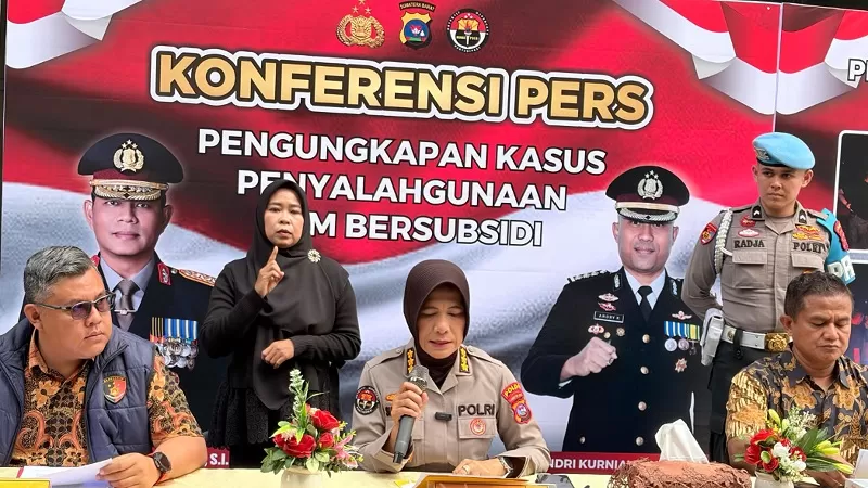 Pengungkapan dugaan penyalahgunaan BBM bersubsidi oleh Polda Sumbar, Jumat (7/8/2026). (Dok. Humas)