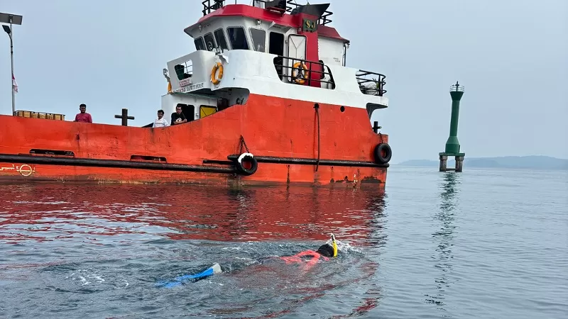 Tujuh personel rescuer Kantor SAR Mentawai melaksanakan Renang Estafet 81 Kilometer dalam rangka menyambut dan memeriahkan HUT RI ke-81 pada tanggal 8 hingga 13 Agustus 2026 lalu. (Dok. Basarnas)