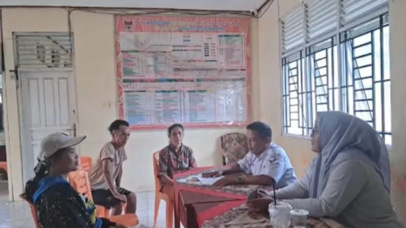 Kecamatan Bungus Teluk Kabung mempercepat Pendataan dan Pendaftaran Program Perlindungan Sosial dengan mengerahkan ASN, Agen Perlinsos, lurah, dan Agen Digitalisasi Bansos untuk menjangkau warga. (Dok. Bungtekab)