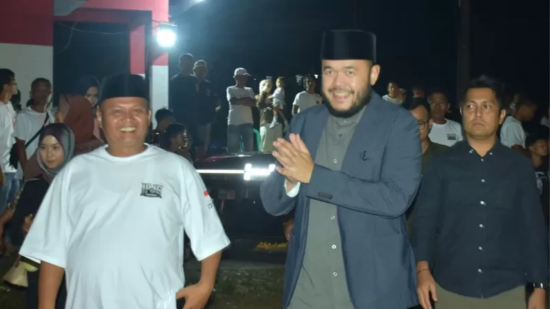 Wali Kota Padang, Fadly Amran menghadiri malam puncak peringatan HUT ke-81 Kemerdekaan RI yang digelar warga Jalan Jawa Gadut RT 01 RW 03, Kelurahan Limau Manis, Kecamatan Pauh, Sabtu (22/8/2026) malam. (Dok. Diskominfo)